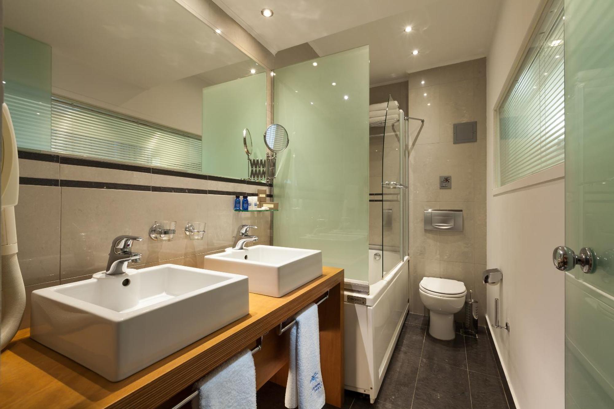 Double or Twin Room Sea View